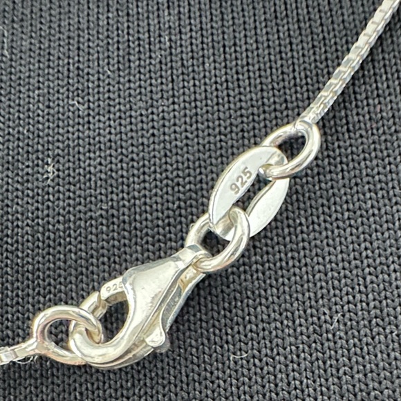 ✝️💫Sterling silver rosary necklace! So pretty! - Picture 4 of 7